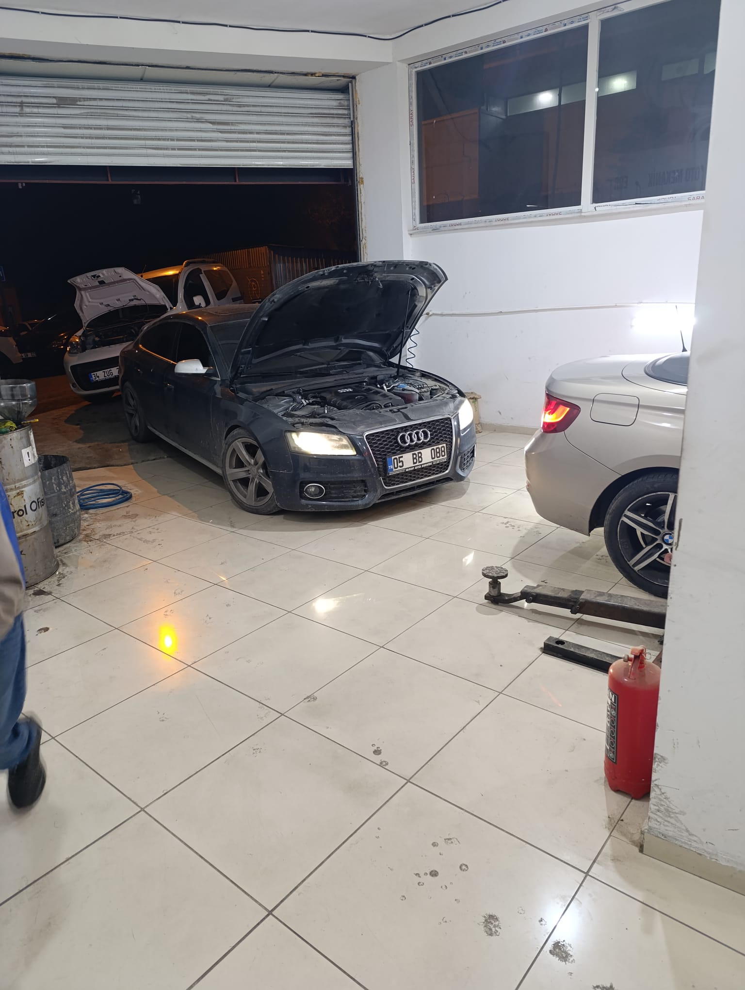 Şahin Turbo Partikül EGR merkezinde kaputu açık araç kontrolü