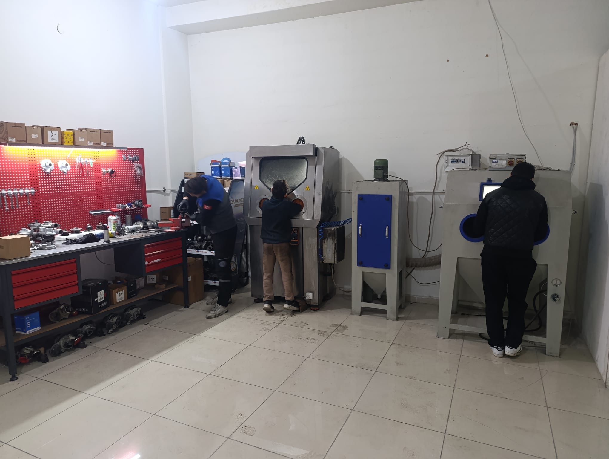 Şahin Turbo atölyesinde turbo ve partikül işlemleri için kullanılan ekipmanlar